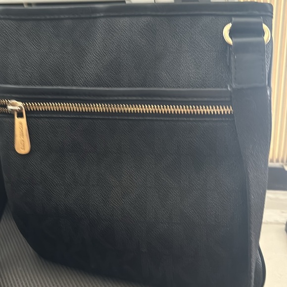 Authentic MK crossbody bag - Picture 2 of 7